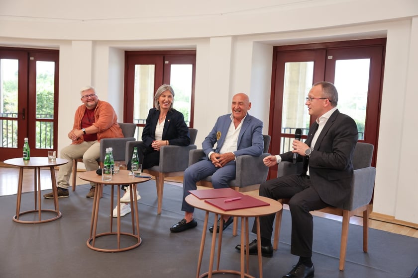 Zdjęcie z konferencji prasowej poświęconej 81. Tour de Pologne (1 sierpnia, Hala Stulecia)