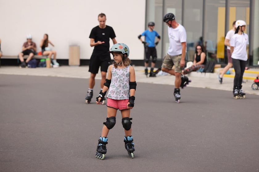 Charytatywny Drużynowy Maraton na Rolkach Tyłem - zdjęcia uczestników
