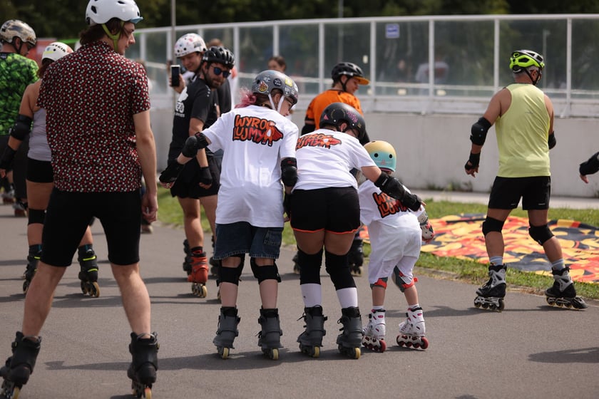 Charytatywny Drużynowy Maraton na Rolkach Tyłem - zdjęcia uczestników
