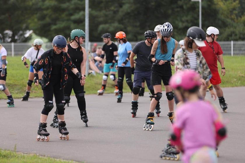 Charytatywny Drużynowy Maraton na Rolkach Tyłem - zdjęcia uczestników