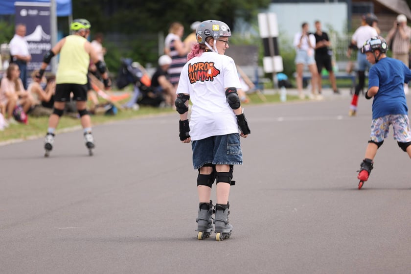 Charytatywny Drużynowy Maraton na Rolkach Tyłem - zdjęcia uczestników