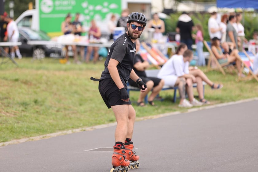 Charytatywny Drużynowy Maraton na Rolkach Tyłem - zdjęcia uczestników