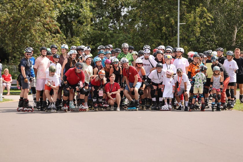 Charytatywny Drużynowy Maraton na Rolkach Tyłem - zdjęcia uczestników