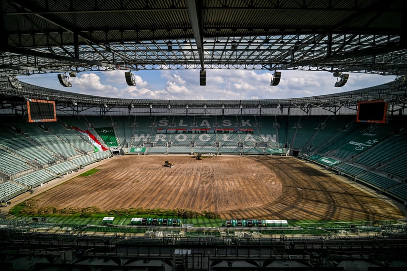 Wymiana murawy na stadionie Tarczyński Arena we Wrocławiu