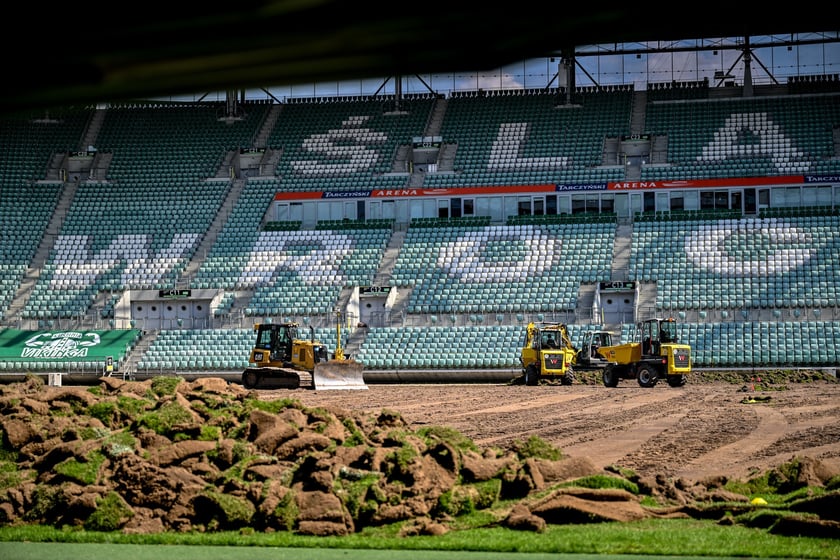 Wymiana murawy na stadionie Tarczyński Arena we Wrocławiu