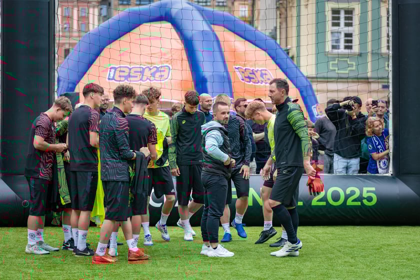 Pokazowy mecz w strefie Fan Festival w rynku, 28 maja 2025