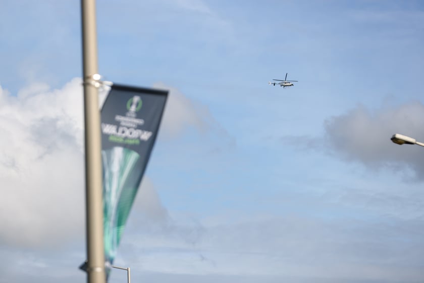 Finał Ligi Konferencji we Wrocławiu. Kibice Realu Betis i Chelsea pod stadionem