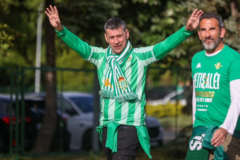 Finał Ligi Konferencji we Wrocławiu. Kibice Realu Betis i Chelsea pod stadionem