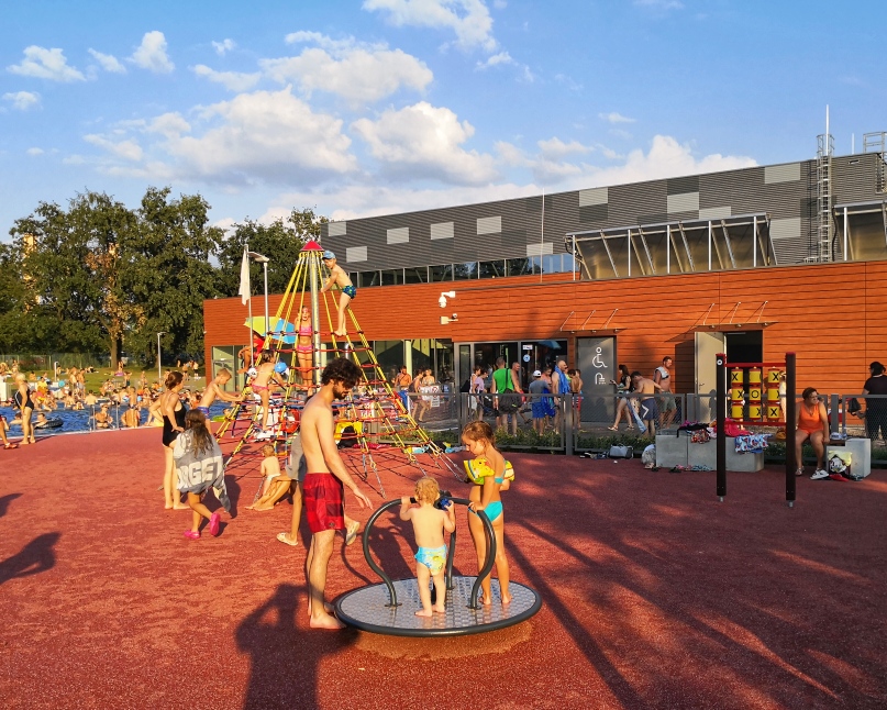 Pływalnia Letnia Orbita  przy ul. Wejherowskiej 34 we Wrocławiu