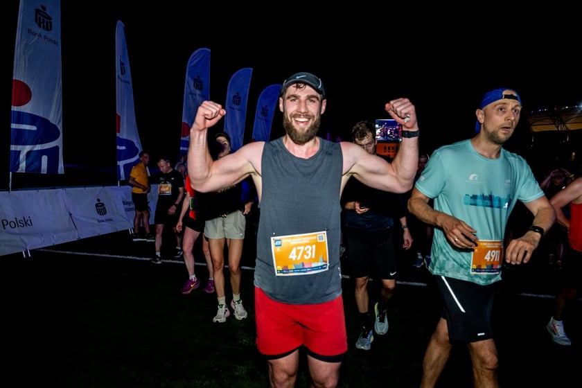 Uczestnicy 11. PKO Nocnego Wrocław Półmaratonu