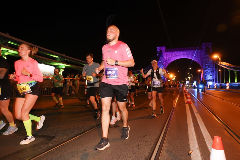 11. PKO Nocny Wrocław Półmaraton - zdjęcia biegaczy