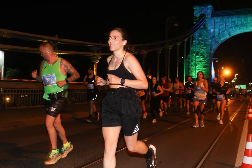 11. PKO Nocny Wrocław Półmaraton - zdjęcia biegaczy