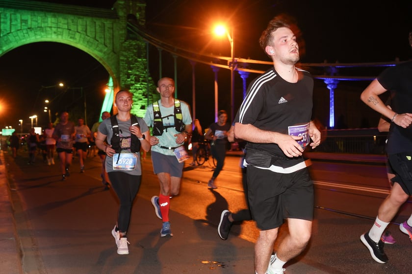 11. PKO Nocny Wrocław Półmaraton - zdjęcia biegaczy