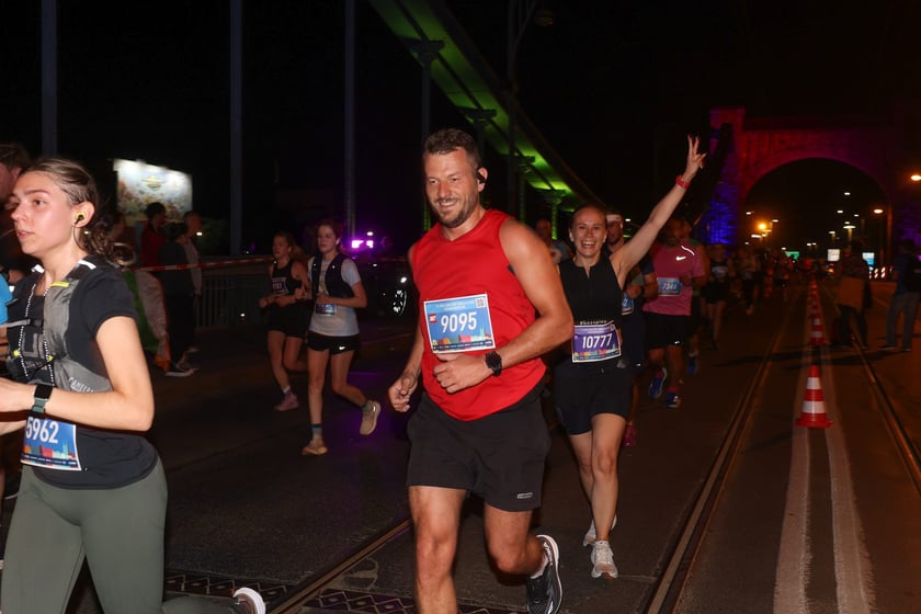 11. PKO Nocny Wrocław Półmaraton - zdjęcia biegaczy