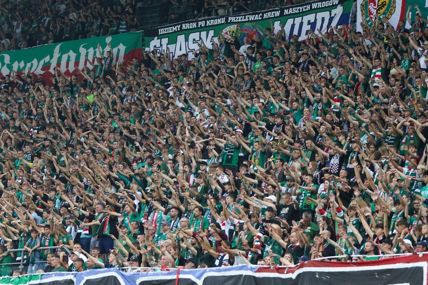 Kibice na Tarczyński Arena na meczu Śląska Wrocław z Miedzią Legnica