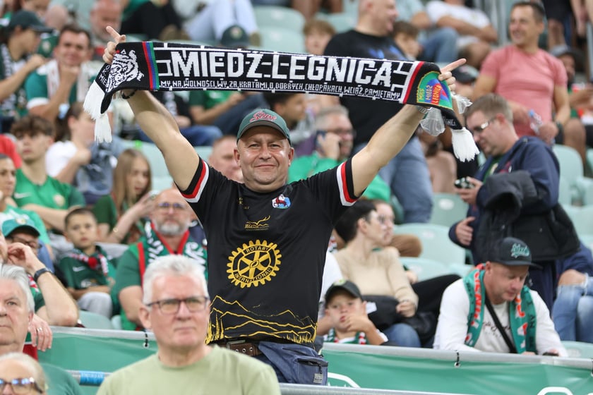 Kibice na Tarczyński Arena na meczu Śląska Wrocław z Miedzią Legnica