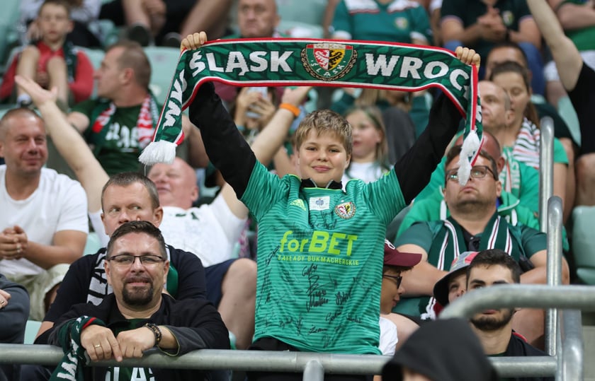Kibice na Tarczyński Arena na meczu Śląska Wrocław z Miedzią Legnica