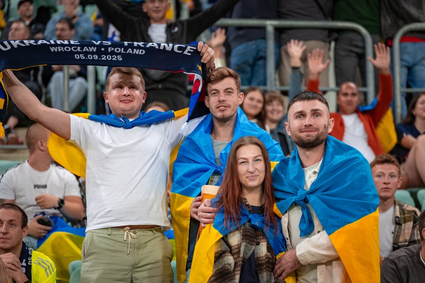 Kibice na meczu Ukraina - Francja na Tarczyński Arenie we Wrocławiu