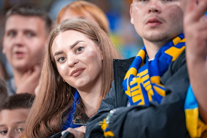 Kibice na meczu Ukraina - Francja na Tarczyński Arenie we Wrocławiu