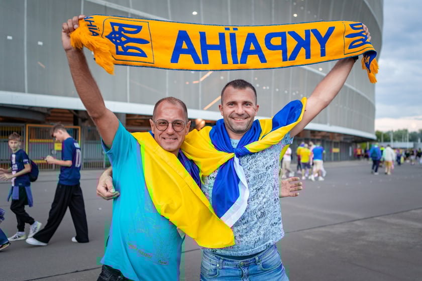 Kibice w drodze na mecz Ukraina - Francja we Wrocławiu