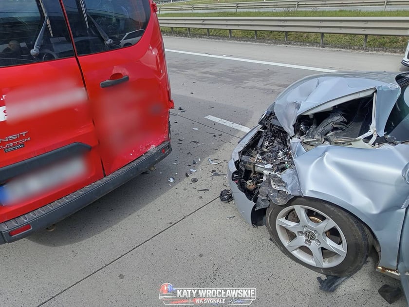 Powiększ obraz: Kolizja trzech samochodów na autostradzie A4 między węzłami Wrocław Południe i Pietrzykowice 12 kwietnia 2026 r.