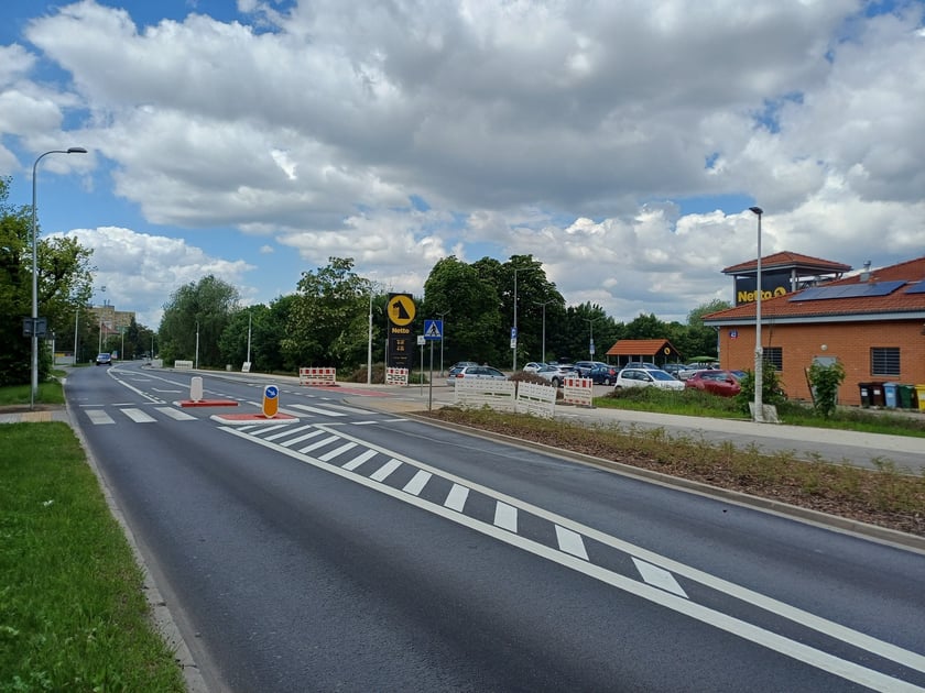 Powiększ obraz: Wyremontowana ul. Kiełczowska na odcinku między Mulicką i Poleską.