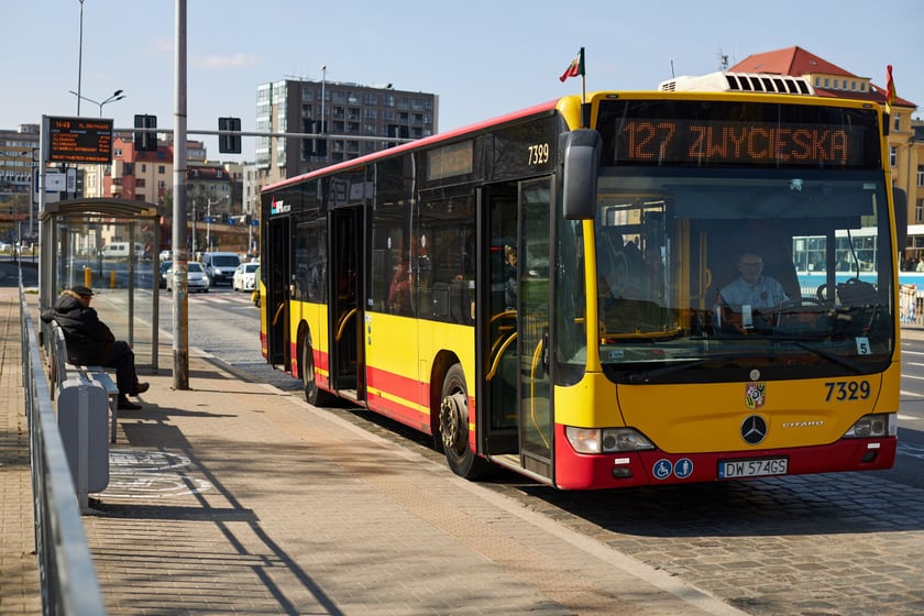 Powiększ obraz: Mercedesy Citaro pierwszej generacji zostaną najszybciej wymienione na Mercedesy Conecto, które przyjadą w przyszłym roku