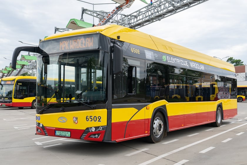 Powiększ obraz: Jest ich w MPK Wrocław tylko siedem, ale są bardzo charakterystyczne. Dobra stylistyka to znak rozpoznawczy Solaris Bus & Coach. Na zdjęciu Solaris Urbino 12 Electric