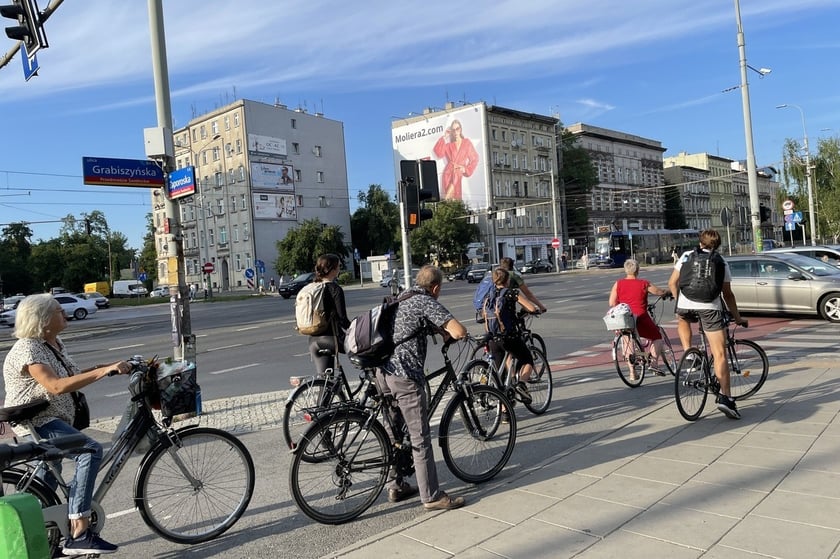 Od wiosny do jesieni ruch rowerowy we Wrocławiu jest bardzo duży
