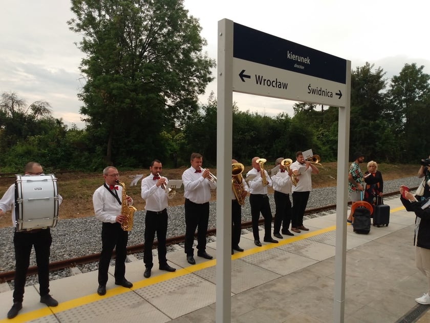 W poniedziałek, 6 czerwca, odbył się inauguracyjny przejazd pociągu z Wrocławia Głównego do Świdnicy. regularne kursy wracają na trasę od 12 czerwca.