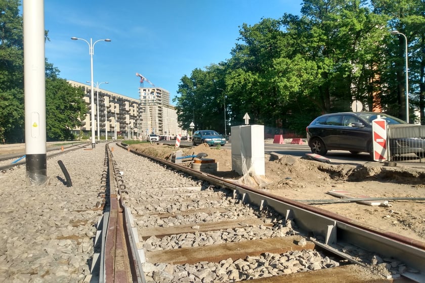 Trwają prace przy przebudowie ul. Popowickiej. Od soboty, 21 maja, nastąpi tam zmiana organizacji ruchu. Roboty mają związek z  budową Tramwaju przez Popowice
