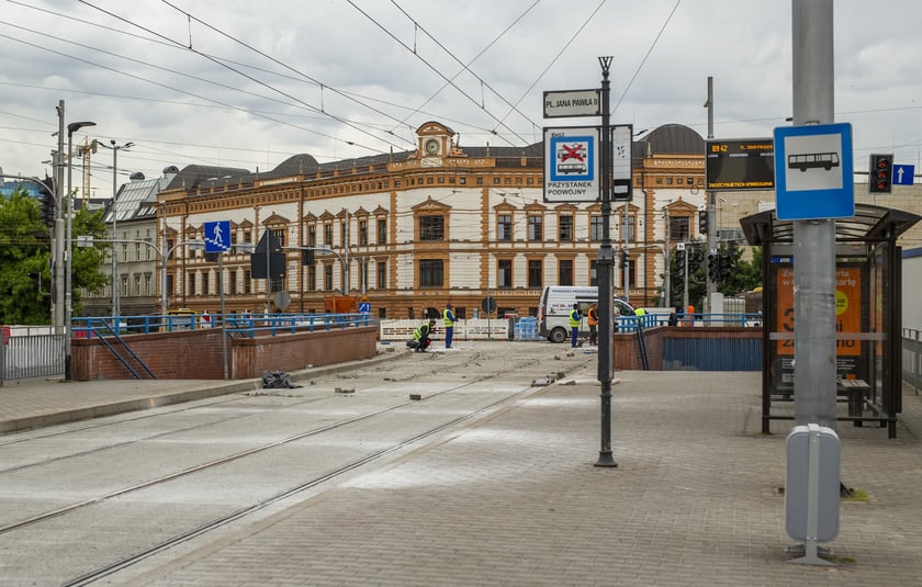 Rozpoczyna się ostatni etap prac związanych z remontem torowiska na pl. Jana Pawła II
