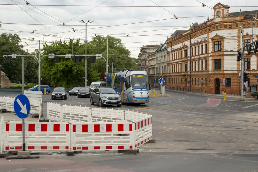 Rozpoczyna się ostatni etap prac związanych z remontem torowiska na pl. Jana Pawła II