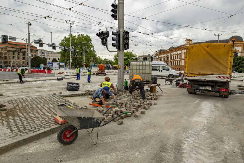Rozpoczyna się ostatni etap prac związanych z remontem torowiska na pl. Jana Pawła II