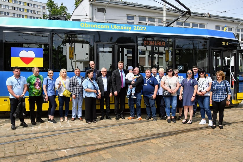 Niebiesko-żółty tramwaj będzie kursował na różnych liniach