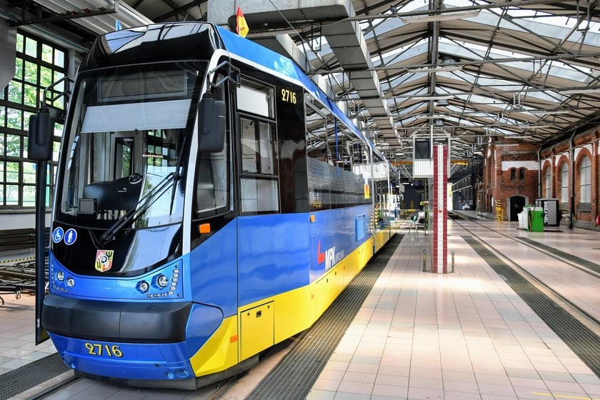 Niebiesko-żółty tramwaj będzie kursował na różnych liniach