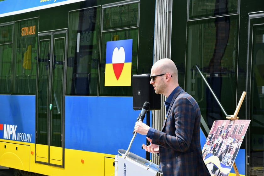 Niebiesko-żółty tramwaj będzie kursował na różnych liniach
