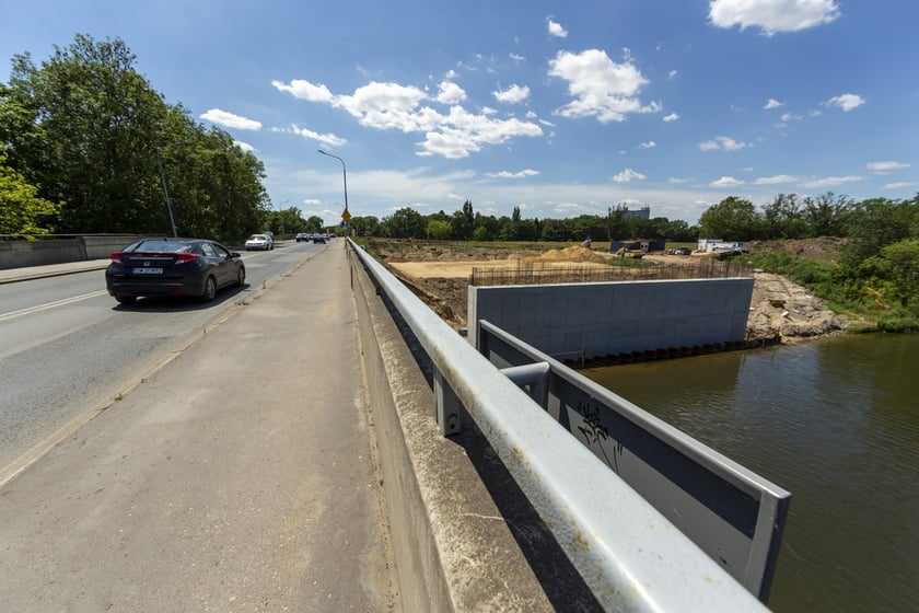 Trwa budowa nowych mostów Chrobrego