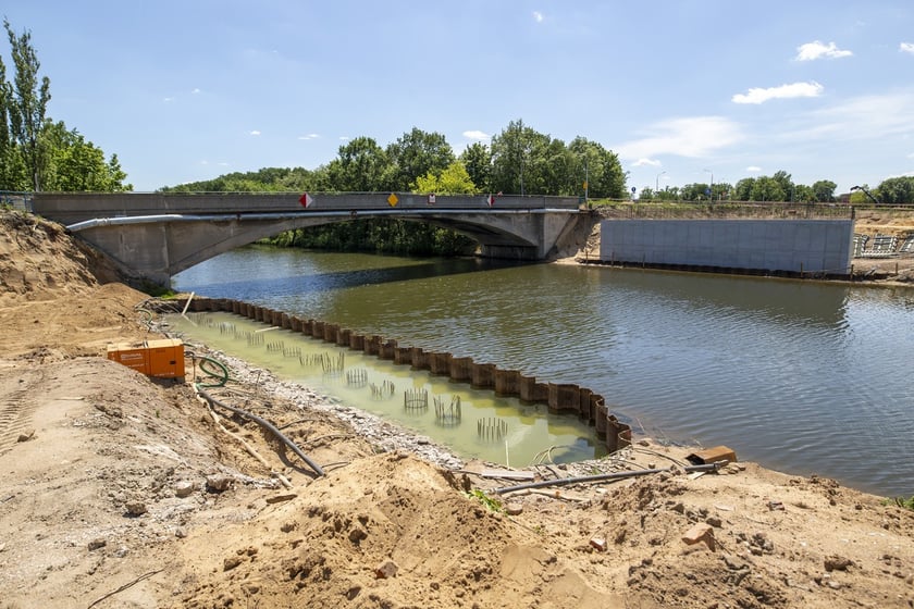 Trwa budowa nowych mostów Chrobrego