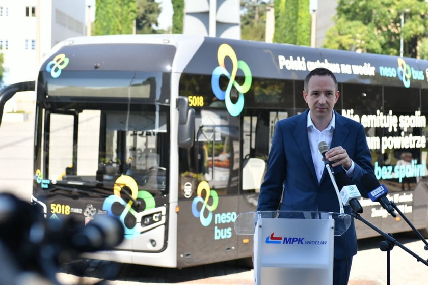 Autobus wodorowy NesoBus jest testowany przez MPK we Wrocławiu