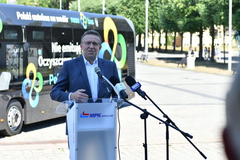 Autobus wodorowy NesoBus jest testowany przez MPK we Wrocławiu