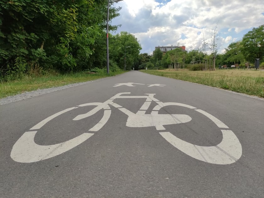 Nowe odcinki Promenady Krzyckiej zostały oddane do użytku. Mieszkańcy mogą korzystać z fragmentów między ul. Bardzką i Śliwkową oraz ul. Ziębicką i Gazową.
