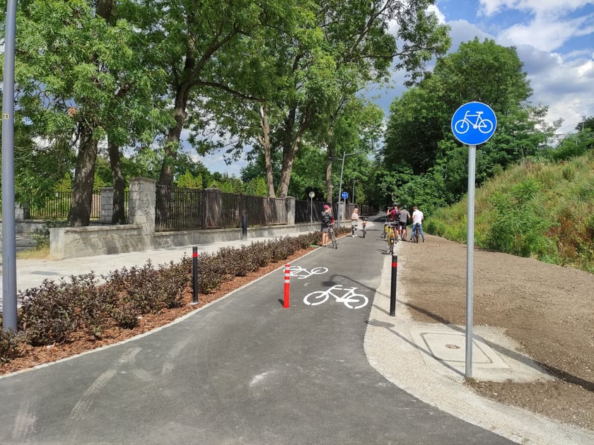 Nowe odcinki Promenady Krzyckiej zostały oddane do użytku. Mieszkańcy mogą korzystać z fragmentów między ul. Bardzką i Śliwkową oraz ul. Ziębicką i Gazową.