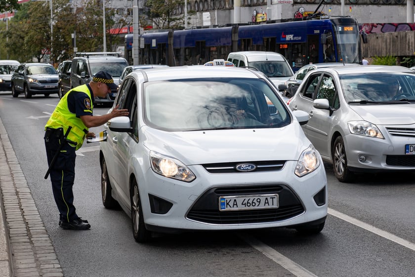 wymiana zwrotnicy przy moście Zwierzynieckim. Od 16 lipca objazdy dla samochodów i tramwajów. Akcja informacyjna dla mieszkańców