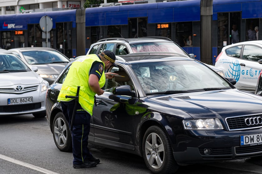wymiana zwrotnicy przy moście Zwierzynieckim. Od 16 lipca objazdy dla samochodów i tramwajów. Akcja informacyjna dla mieszkańców