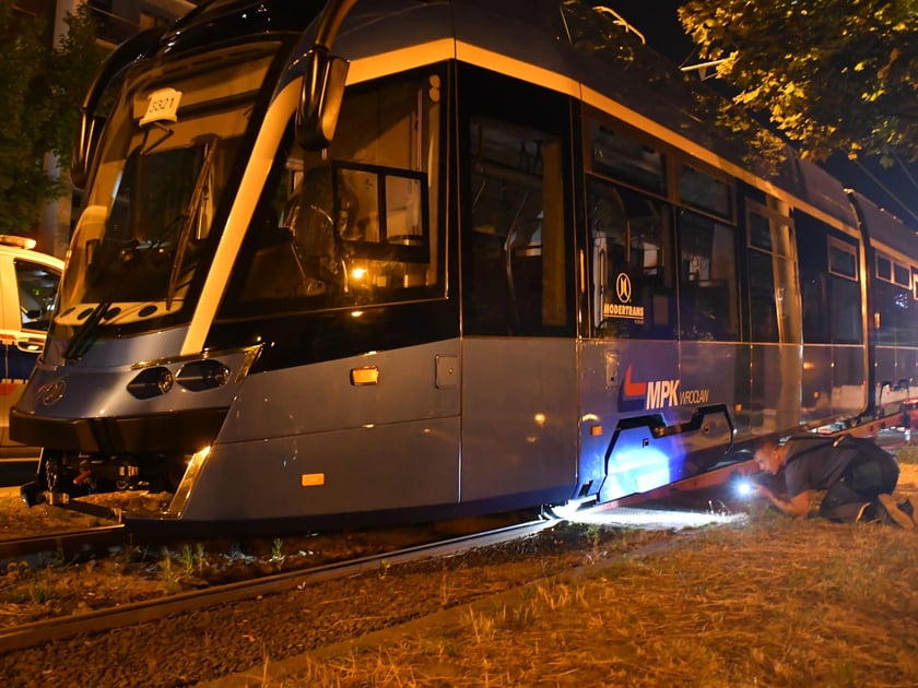 Nocny przyjazd 21. tramwaju Moderus Gamma do Wrocławia