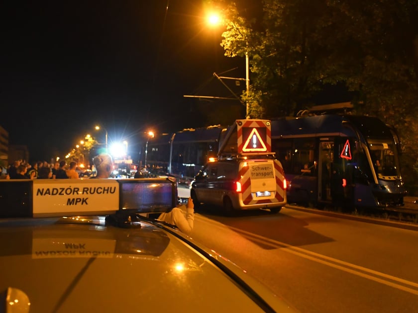 Nocny przyjazd 21. tramwaju Moderus Gamma do Wrocławia