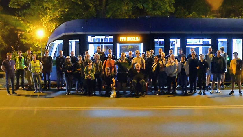 Nocny przyjazd 21. tramwaju Moderus Gamma do Wrocławia