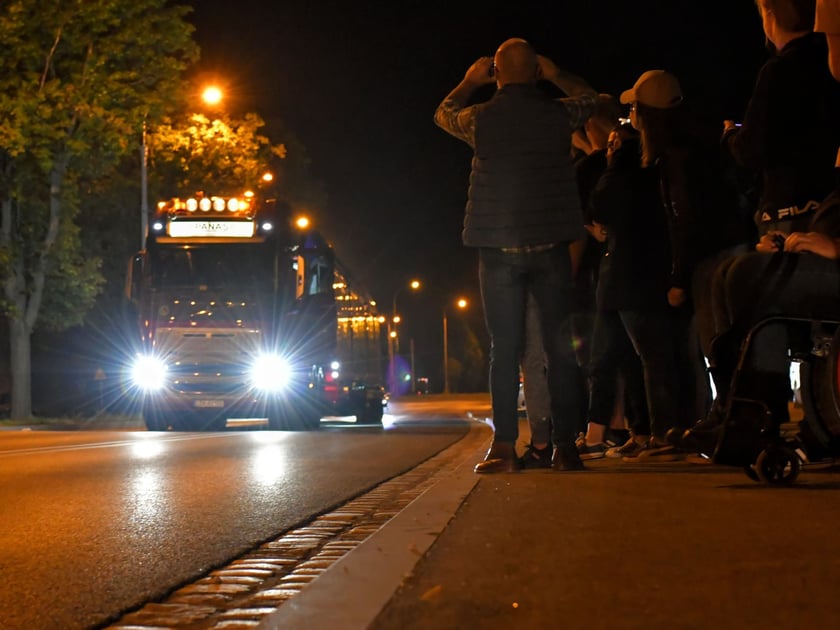 Nocny przyjazd 21. tramwaju Moderus Gamma do Wrocławia