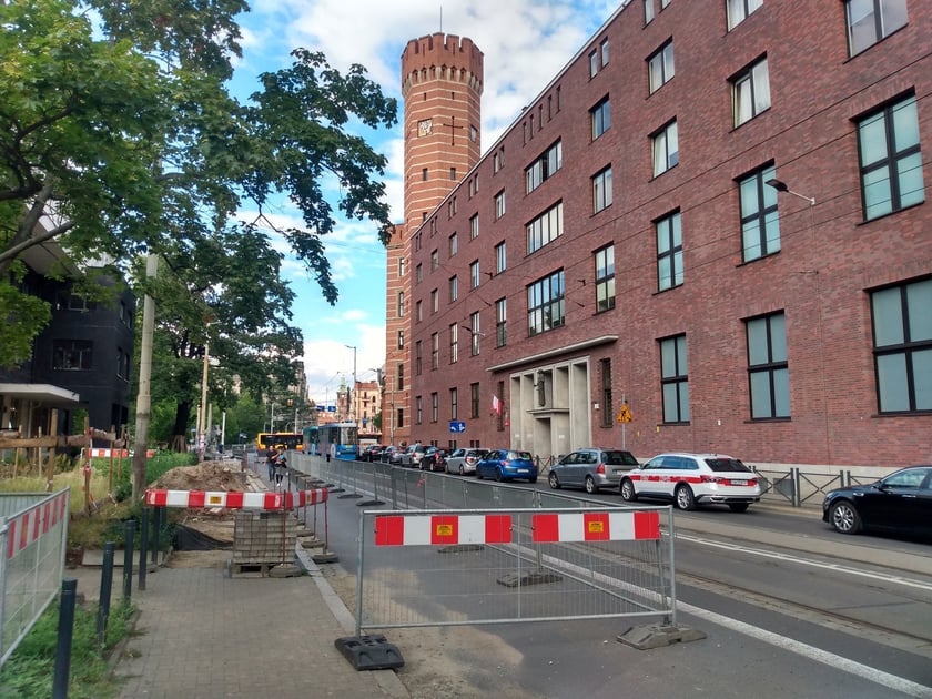 Trwa budowa drogi rowerowej przy ul. Sądowej, która połączy pl. Legionów z NFM